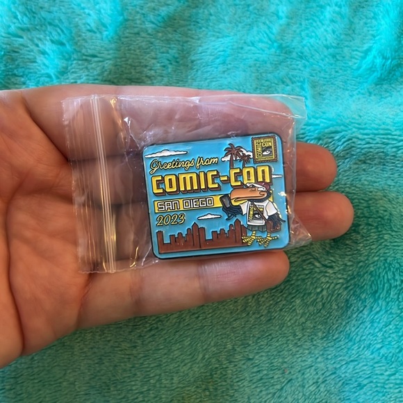 San Diego Comic-Con 2023 exclusive collector’s pin - Picture 3 of 4